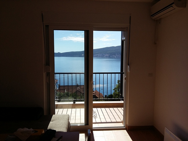 For sale studio apartment in Bijela with a sea view